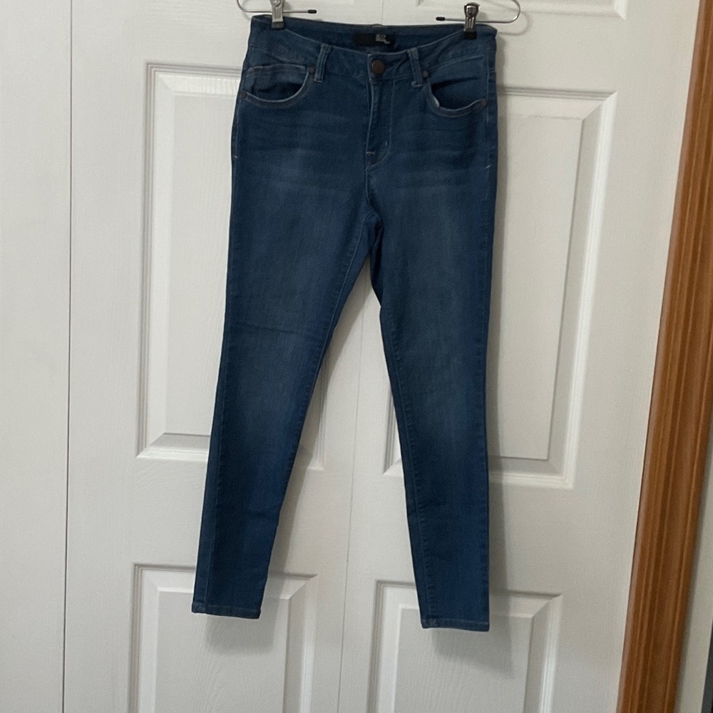 1822 Denim Medium Blue Skinny Jeans, Stretchy, Size 6, Like new
